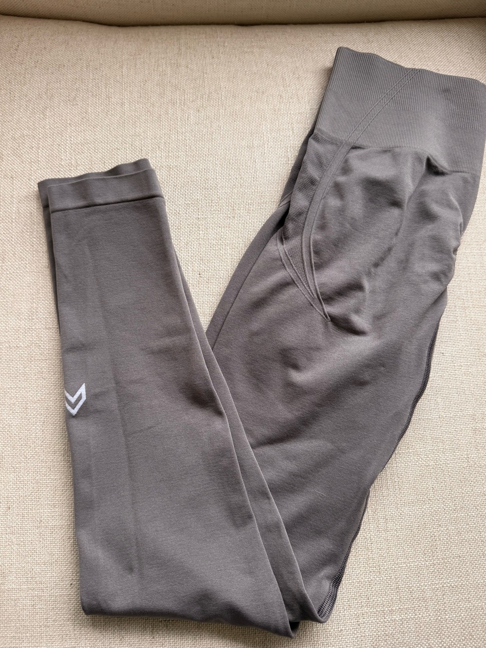 Oner Active EffortlessLift Ash Gray Leggings - Small - Short - Picture 3 of 9